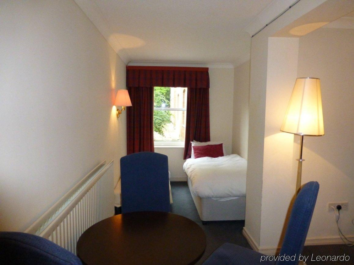 Waterloo Hotel Crowthorne Εξωτερικό φωτογραφία