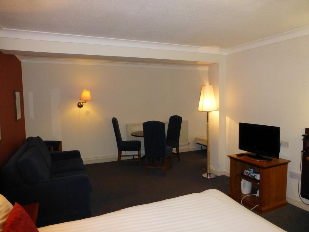 Waterloo Hotel Crowthorne Δωμάτιο φωτογραφία