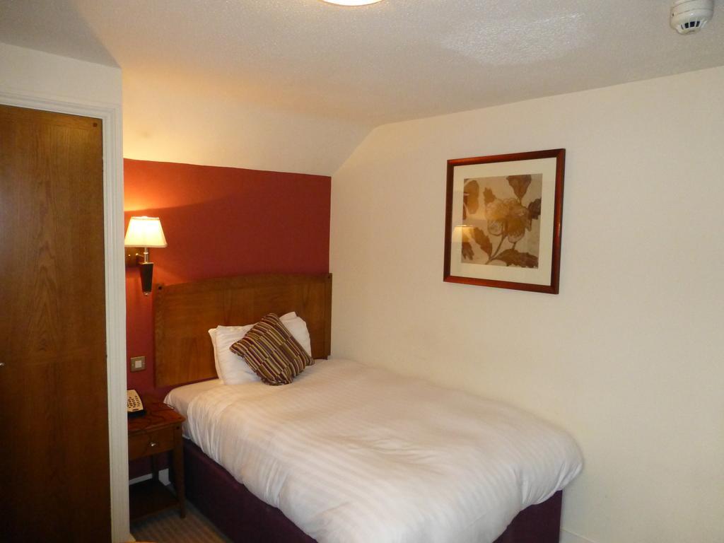 Waterloo Hotel Crowthorne Δωμάτιο φωτογραφία
